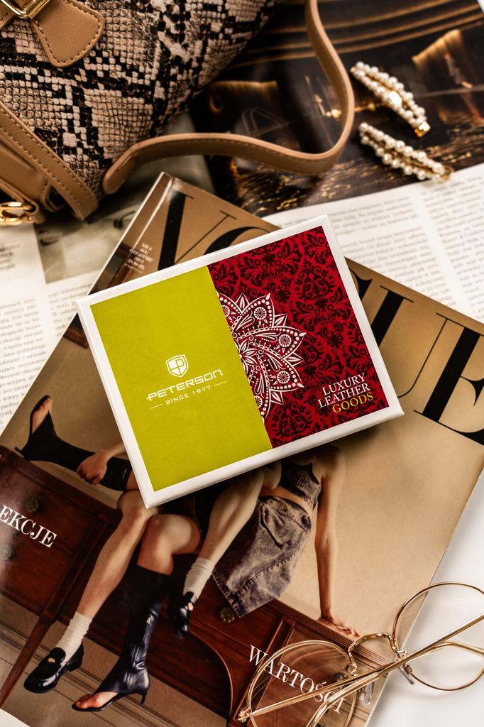 Damski skórzany portfel PTN 425214-DSL-6150 Czerwony