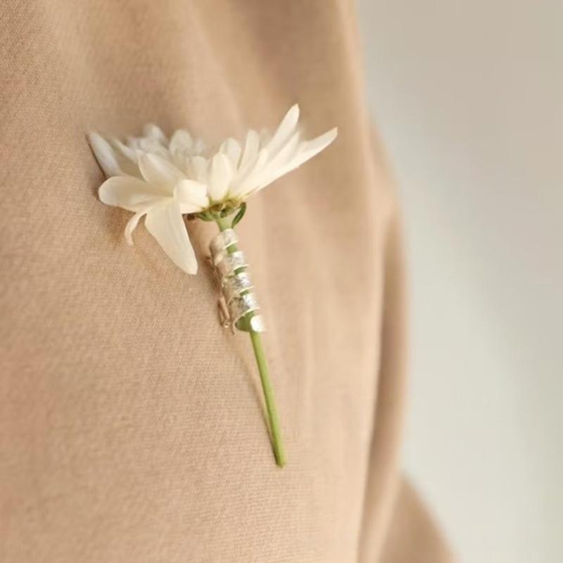 Fashionable Floral Pin Alloy Materials Vibranting Color Versatile For Casual Or Formal Outfits