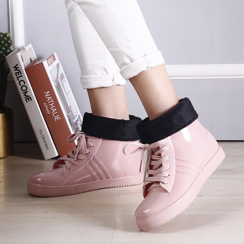 Jelly Transparent Non-Slip Waterproof Rain Boots for Women, Short Tube with Velvet Cotton, Fashionable Rubber Over Shoes for Summer.