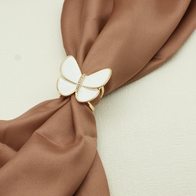 "Pearl Silk Scarf & Coat Buckle - High-End Korean Dual-Purpose Accessory"