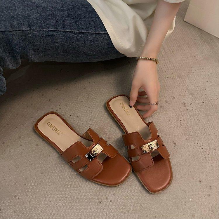 Spot Flat-bottomed Slippers Women's Outer Wear Summer 2025 New One-word Open-toe Lock Cool Slippers Women's Foreign Trade