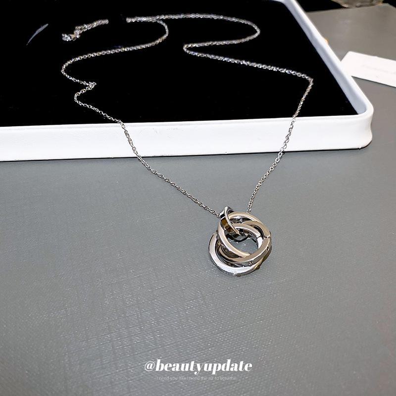 Zircon Interlocking Pendant Necklace - Unique Sweater Chain with Cool Style for Luxurious Fashion.