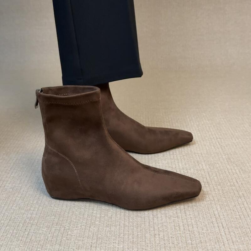 Saueskinnversjon~ Retro firkantet tupp innvendig høydeøkende korte støvletter dame semsket semsket overflate tynne støvletter glidelås bak elastiske støvletter Martin-støvletter