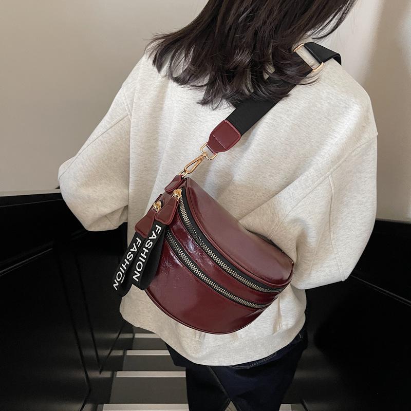 This year's popular small bags women's bags autumn and winter 2025 new Korean niche versatile messenger bags sports saddle bags