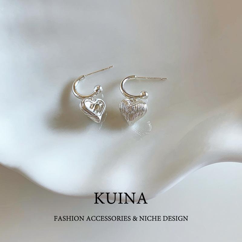 

Silver love earrings 2025 new explosion light luxury stud earrings sterling silver needle versatile earrings tassel