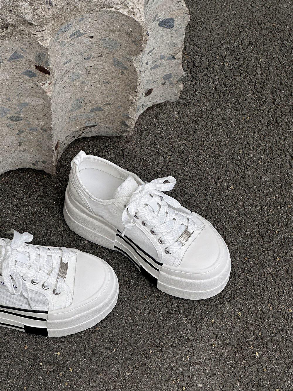 

Новые кожаные кеды на платформе, увеличивающие рост, маленькие белые туфли, женские модные туфли-маффины в спортивном и повседневном стиле 40 белый