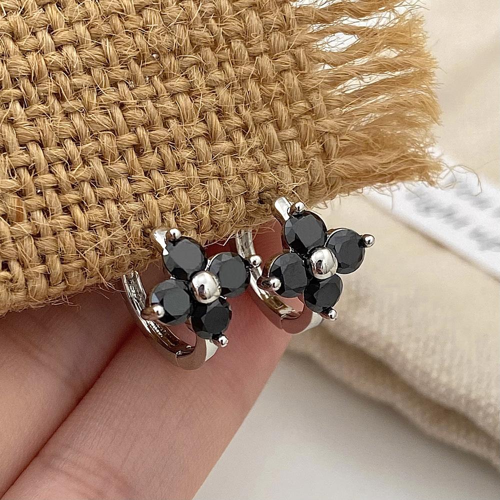 Elegant Four-leaf Clover Earrings Trendy and Simple Women's Earrings