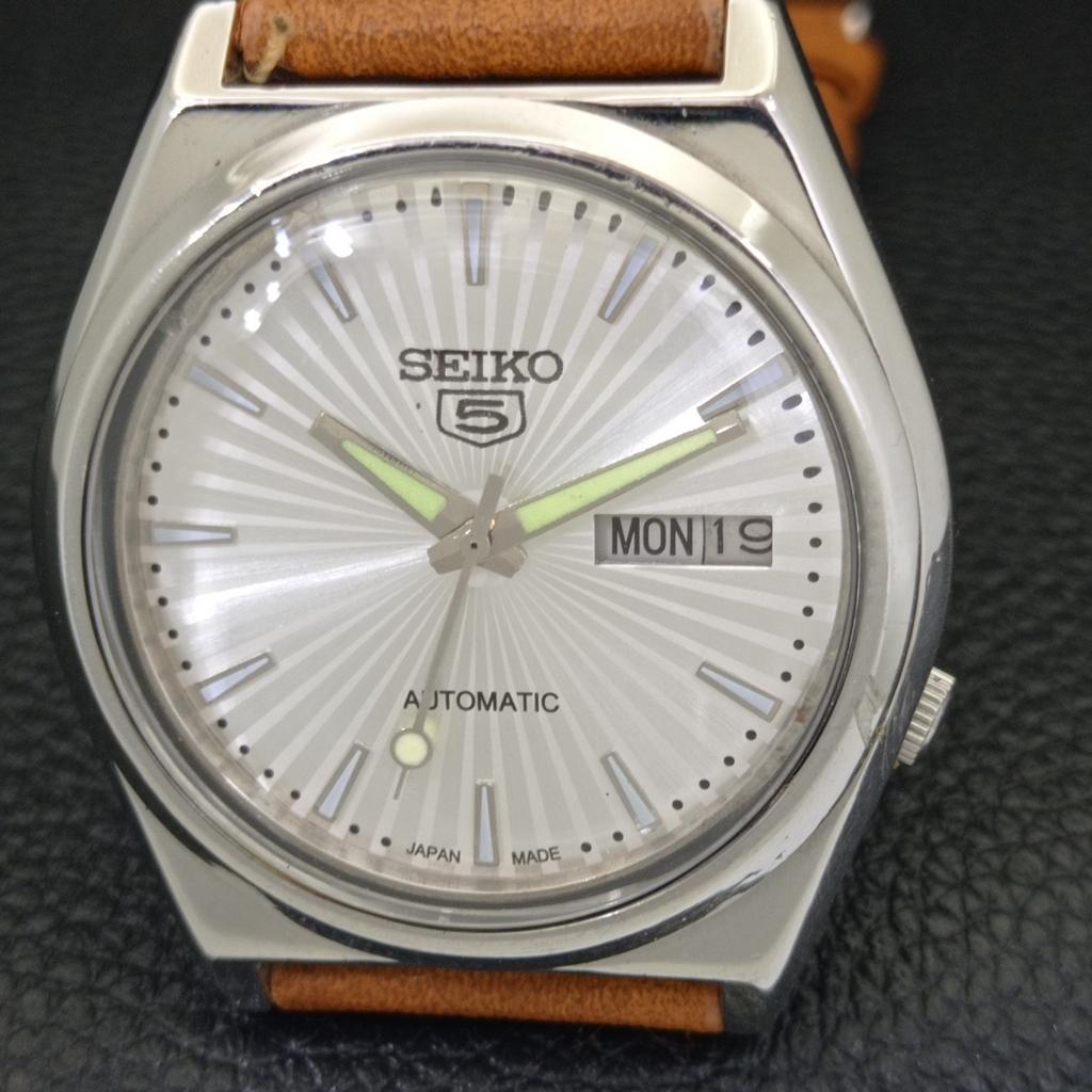 JAPAN VINTAGE SEIKO 5 AUTOMATIC 7009A MENS SILVER COLOR DIAL WATCH a701461-5 R206b-a701461