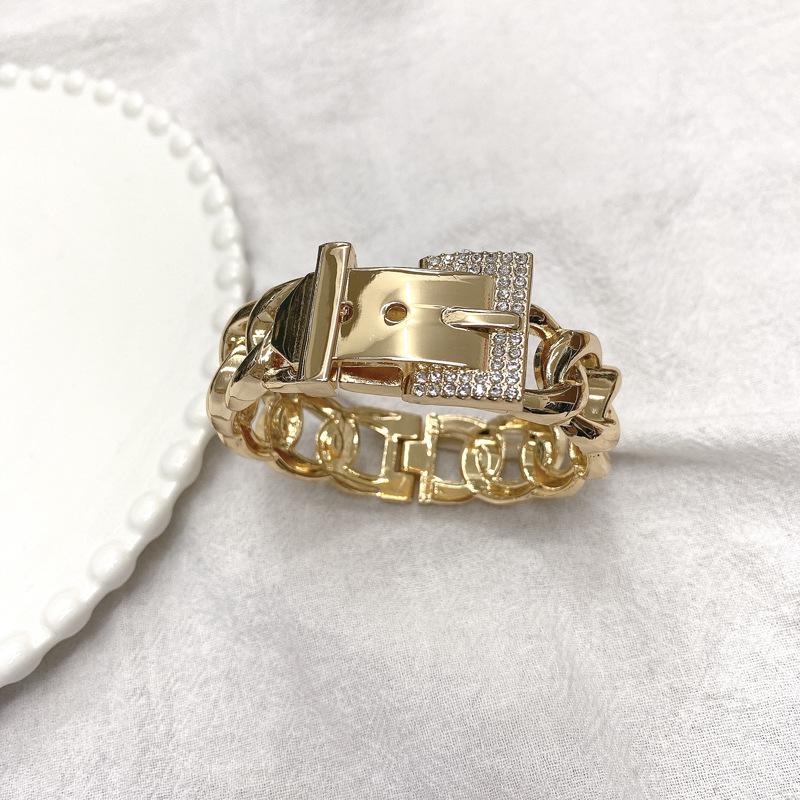 

Браслет с бриллиантами: Европейский и американский стиль, Высококлассная легкая роскошь, Позолота, Женская бижутерия.