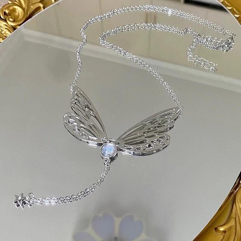 Hollow Butterfly Niche Design Movable Wings Polarized Tassel Pendant Necklace Small Bell Cold Wind Design Feeling Female