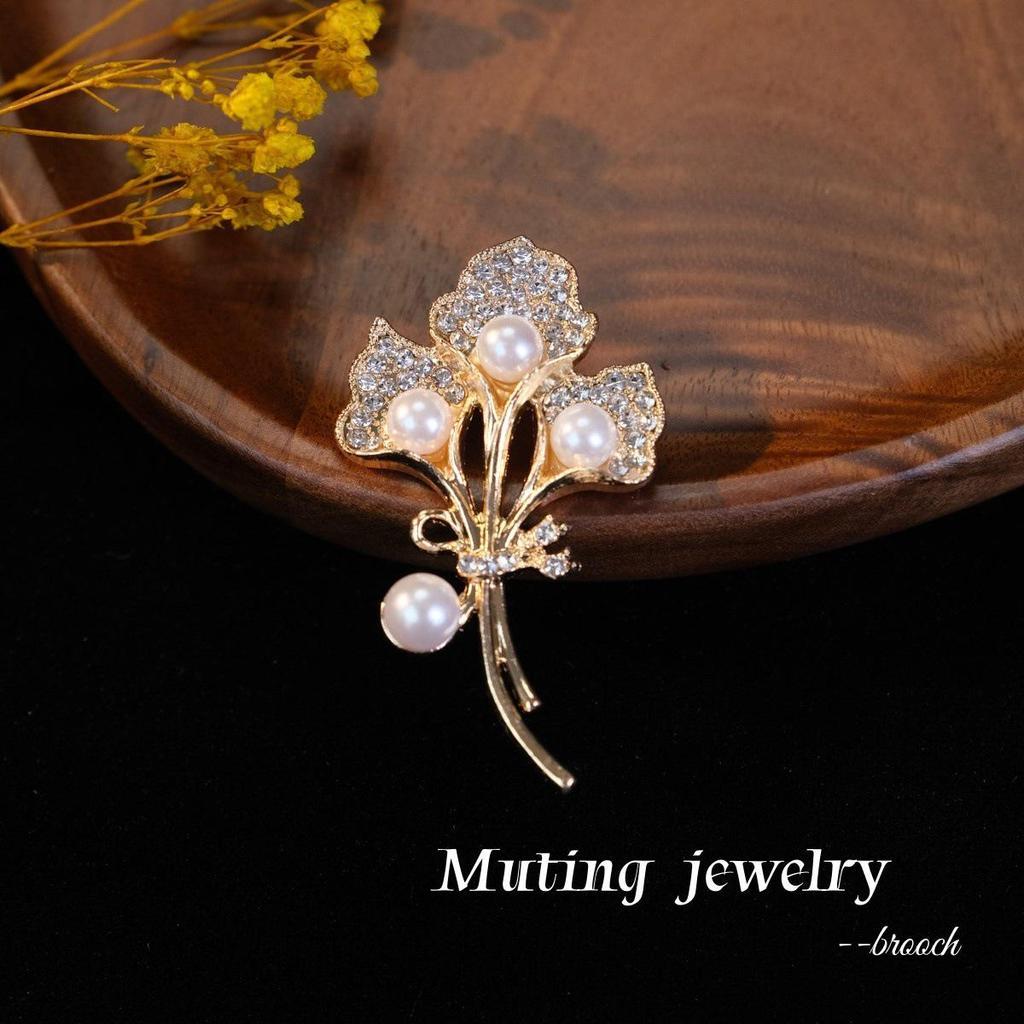 Elegant Ladies' Versatile Collar Pin Corsage - Creative Fashion Brooch Accessory