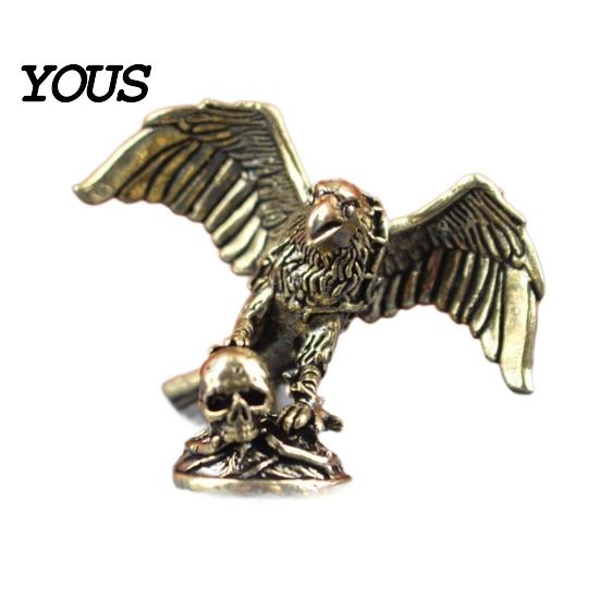 Micro Landscape Figure Eagle Skull Figurine, Small Vintage Bird Statue, Solid Brass Decorative Desktop Tea Pet Sculpture for Home Office