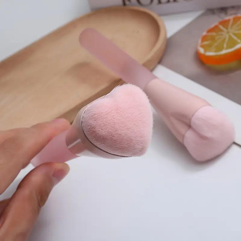 New 1PCS Traceless Foundation Brush Heart Shape Makeup Brush Professional Makeup Artist Beauty Tool