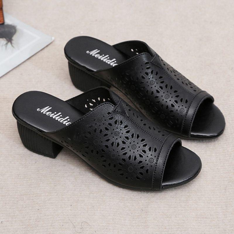 

Женские уличные туфли-шлепанцы с полым верхом, с открытым носком, удобные, универсальные, на среднем каблуке, женские сандалии, женская обувь для мамы 40 чёрный