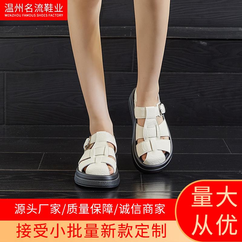 Woven bag head sandals women's 2025 summer new flat-bottomed retro buckle women's outer wear casual hollow Roman sandals