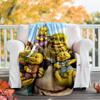 Přehoz s potiskem Shrek - Ideální na pohovku, postel, cestování a venkovní použití | Lze prát v pračce, útulný a odolný.