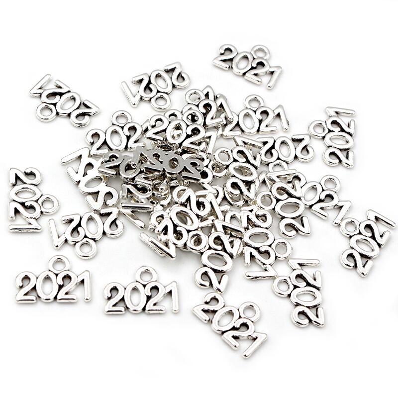 Antique Color 2024/2025 Graduation Season Themed Zinic Alloy Metal Pendant Charms for Keychain Bracelet Necklaces Jewelry