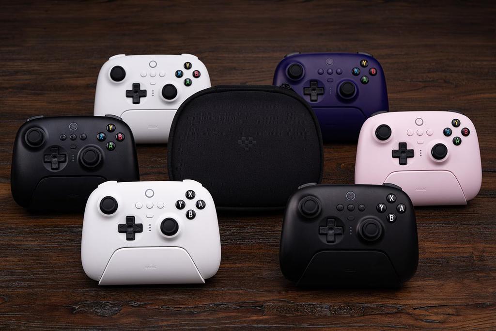 8bitDo Classic Controller Travel Case with Charging Dock for Ultimate Controllers