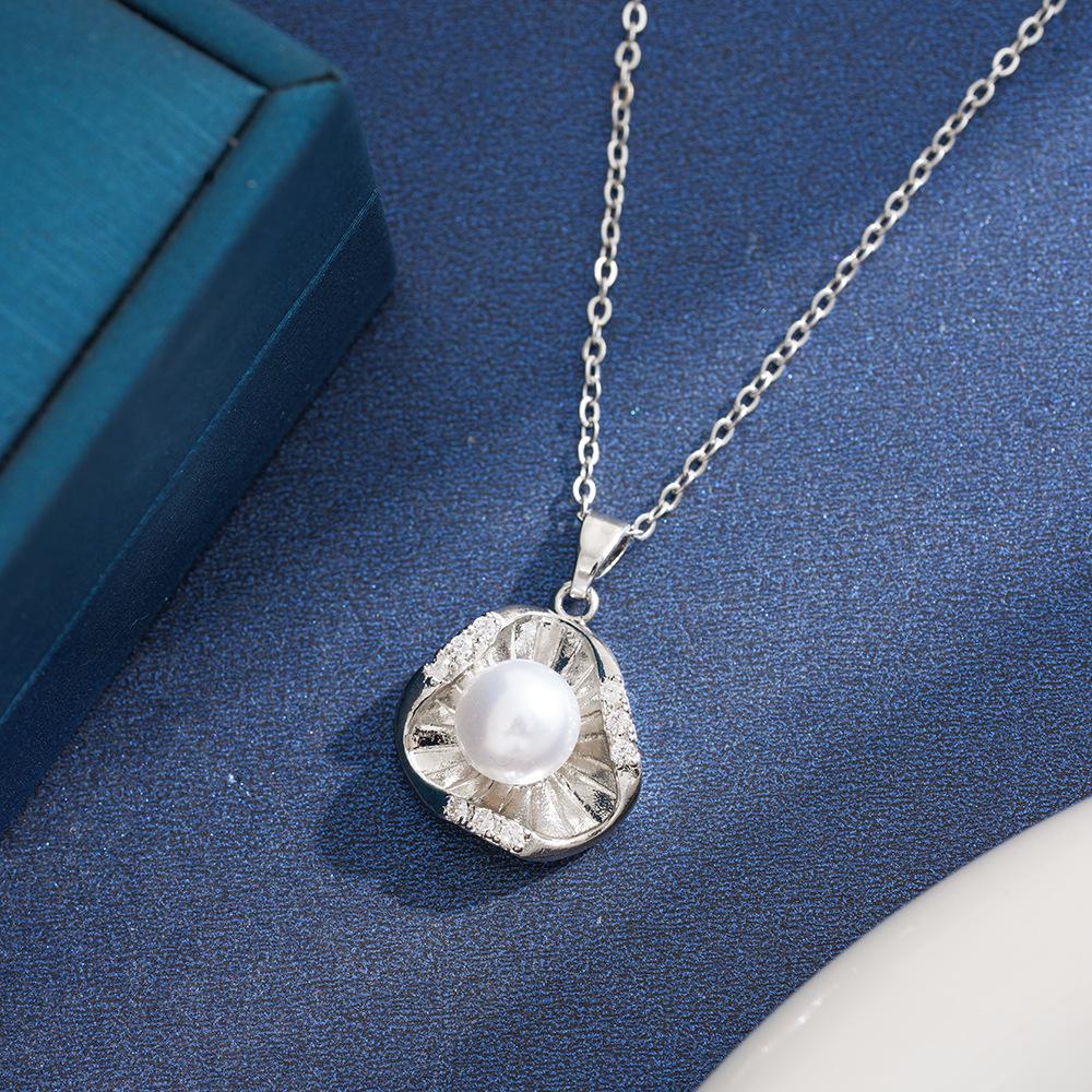 Hot-Selling Classic Chinese Style Pearl  Zirconia Flower Necklace - Luxurious, Versatile Clavicle Chain