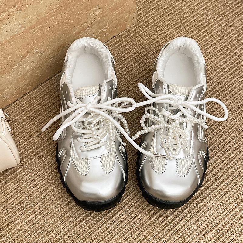 

Трендовые универсальные туфли для папы на платформе в стиле ретро, женские, новинка 2025 года, легкие, увеличивающие рост, немецкие тренировочные кроссовки 40 серебряный