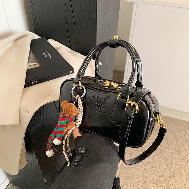 Small Bag Women's Versatile New Retro Shoulder Messenger Bag Popular Portable Pillow Bag