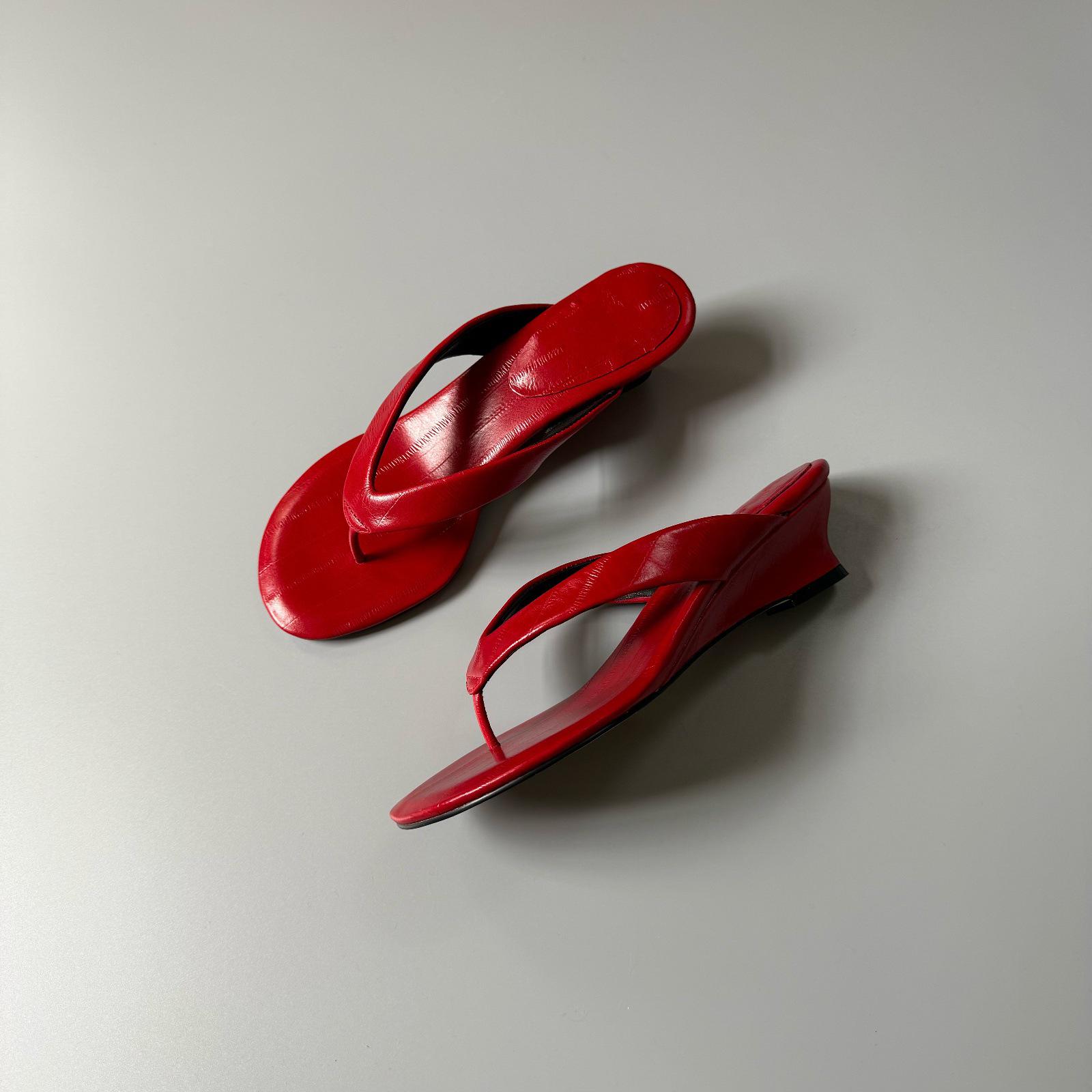 26ss Irregular Wedge High-Heeled Flip-Flops: Minimalist