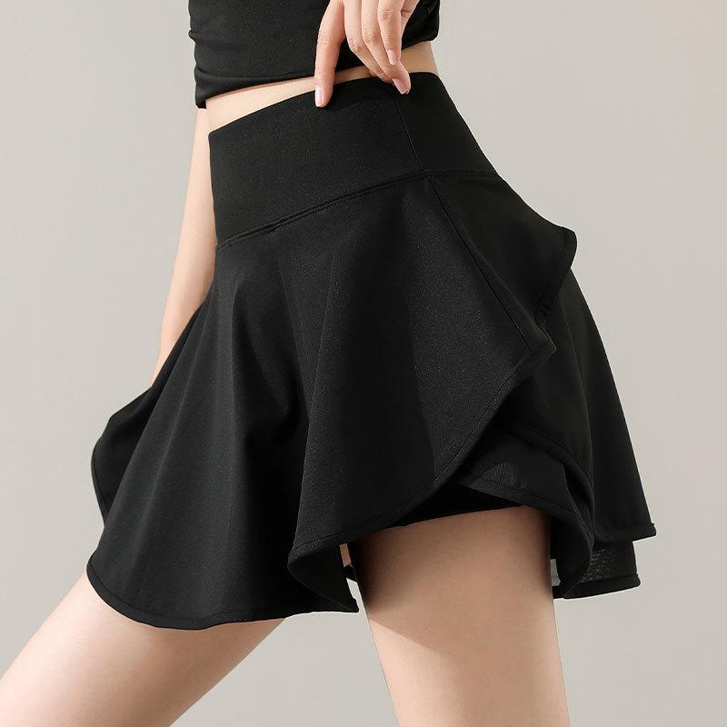 Damen Sommer Sportbekleidungsset: Schnelltrocknendes Tennis-, Badminton-, Yoga- und Lauf-Outfit mit kurzärmeligem Oberteil und Rock.