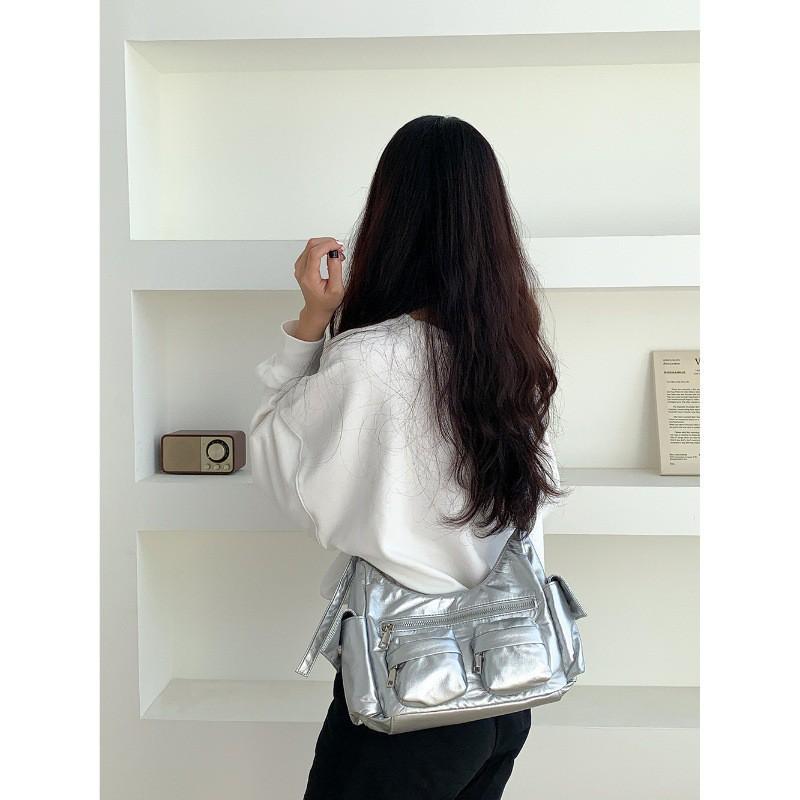 

2025 New Japanese Korean Foreign Locomotive Hot Girl Underarm Bag Double Zipper Pockets Light Luxurious One-shoulder Crossbody срібний
