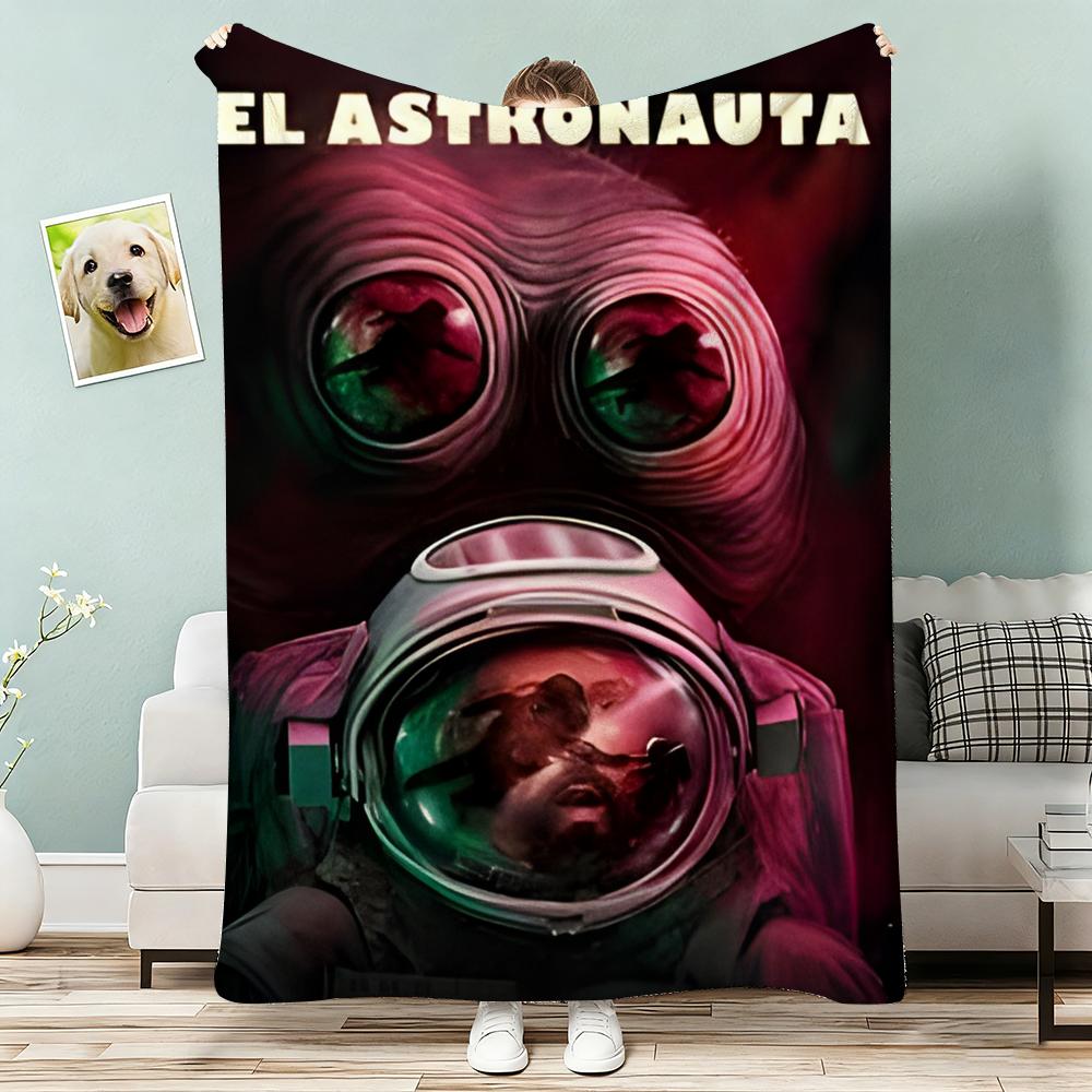 El Astronauta Throw Lightweight 240g Flannel Blanket Soft Skin-friendly for Summer Cooling 75x90cm