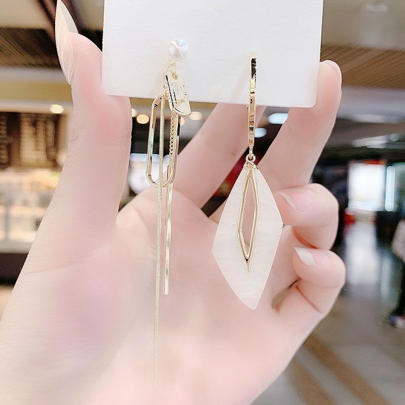 

Graceful and Fashionable Stylish Types A and B Asymmetric Geometric Tassel Earrings Exaggerated Online Influencer Earrings Silver Stud Earrings Female Gold