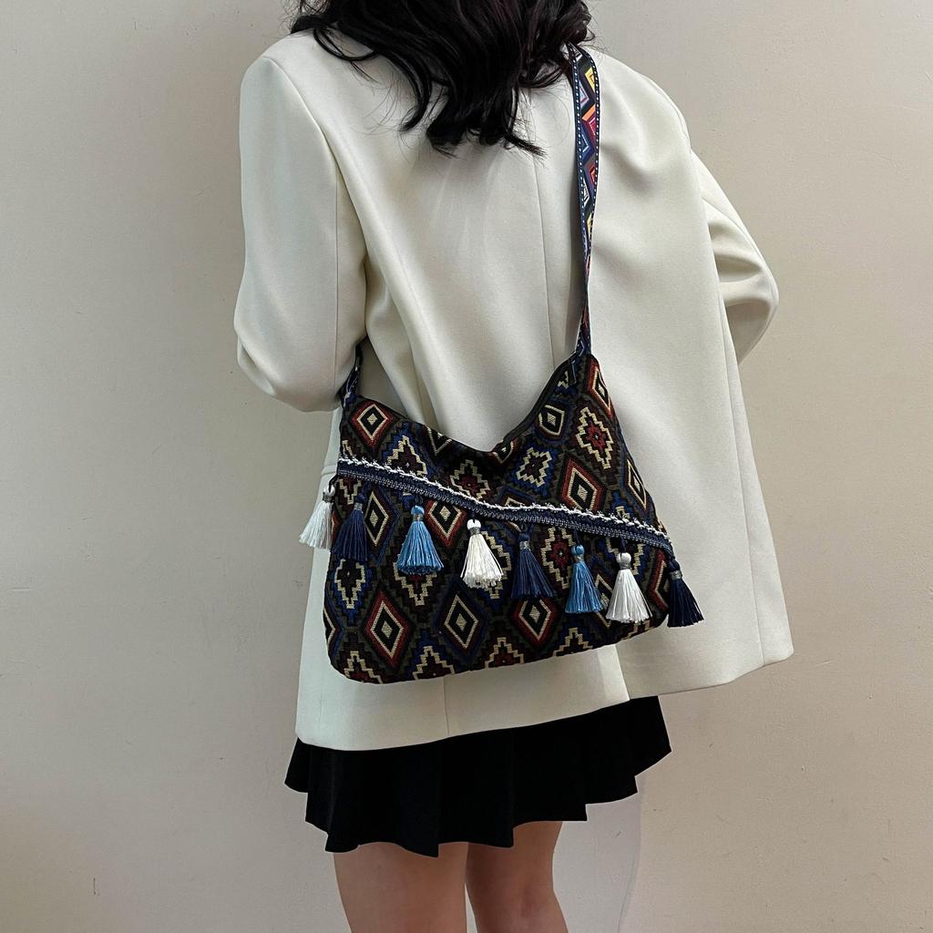 Embroidery Tote Bag for Women Aesthetic Canvas Shoulder Bag with Pocket Reusable Tote Bag for Work Shopping Women's Large Crochet Beach Bag Hobo Bag