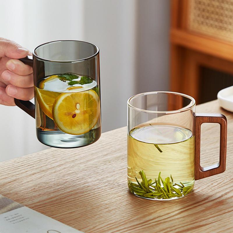 Walnut Handle Heat-Resistant Glass Tea Brewing Cup for Home or Office