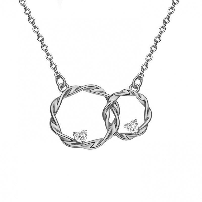 Women s Double Ring Twist Necklace - Elegant Interlocking Pendant with Clavicle Chain платиновый
