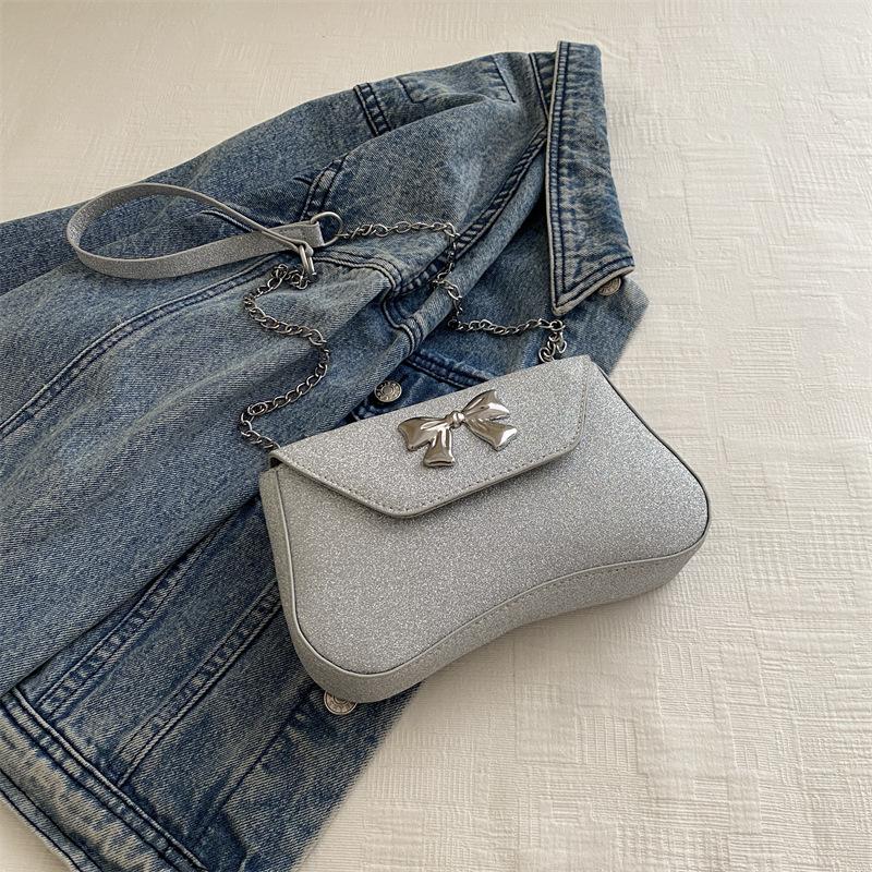 

French niche bag women s 2024 summer new simple fashion shoulder bag fashion casual messenger bag commuter bag срібний