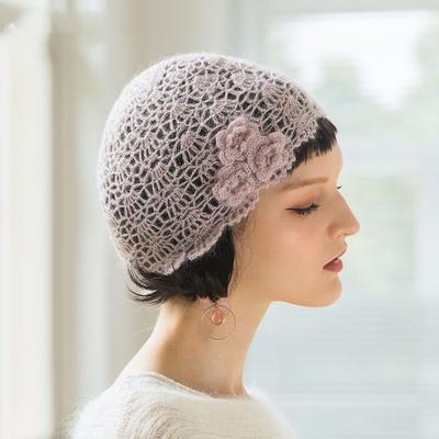 Ručně háčkovaná dutá květinová špička pro ženy Všestranná pro všechna roční období Pletená čepice Japonský retro baret Jaro a Podzim