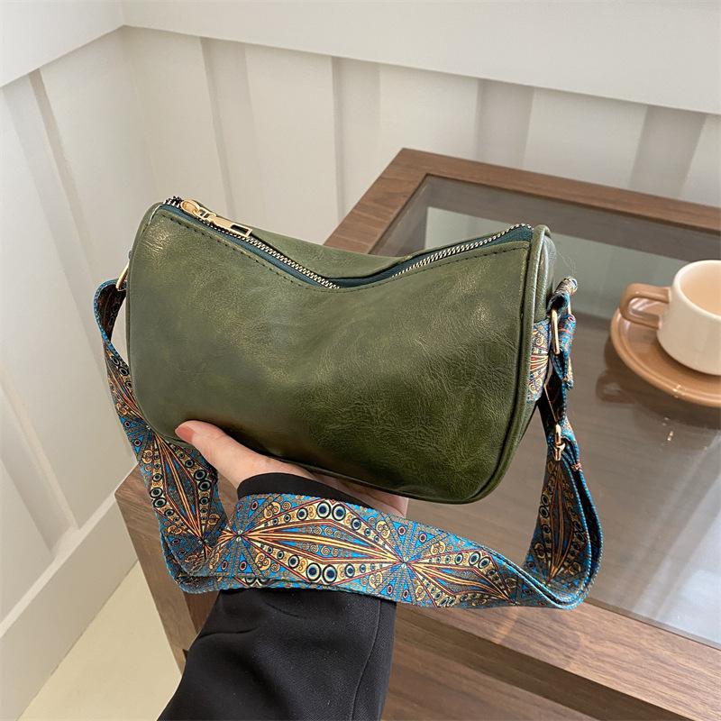 Vintage Leather Shoulder Bag for Women Retro Underarm Baguette Bag Small Crossbody Purse with Wide Strap Zipper Handbag Casual Daily Clutch