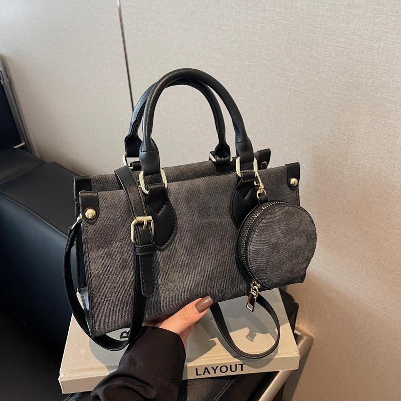 Contrasting color handbag women s bag 2025 new versatile textured small square bag French commuter premium messenger bag