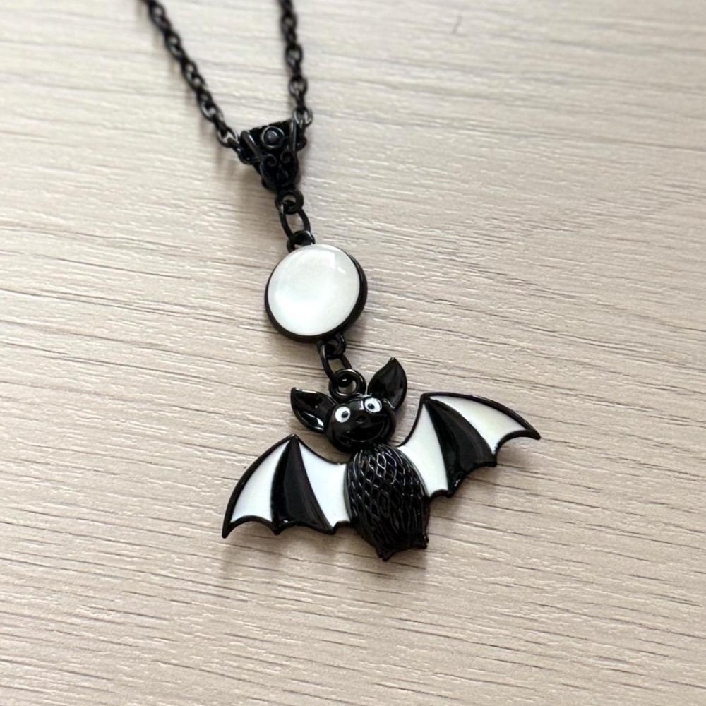 Gothic Personality Black Enamel Bat Opal Moon Pendant Necklace for Women Men Halloween Cute Punk Animals Jewelry Accessory Gifts