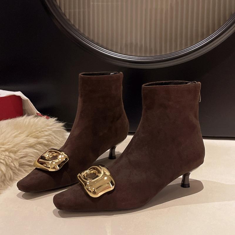 Women's Boots 2026 New Autumn and Winter Outfit Skirt Metal Buckle Pointed Thin Heel Temperament French Low Heeled Short Boots