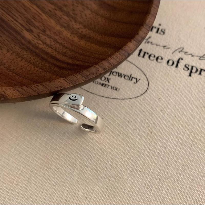 Minimalistischer Smiley-Gesicht-Ring im koreanischen Stil für Damen Modisches verstellbares Kupferdesign