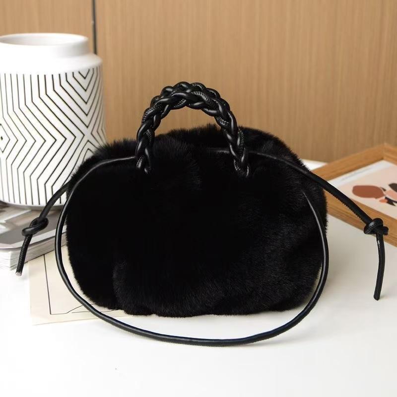 

New plush bag imitation rabbit fur cute pumpkin bag portable lady bag autumn and winter cloud temperament shoulder messenger bag