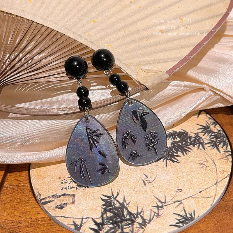 

Серьги-веера с черным жемчугом в винтажном стиле для женщин: Элегантные ретро-ювелирные изделия