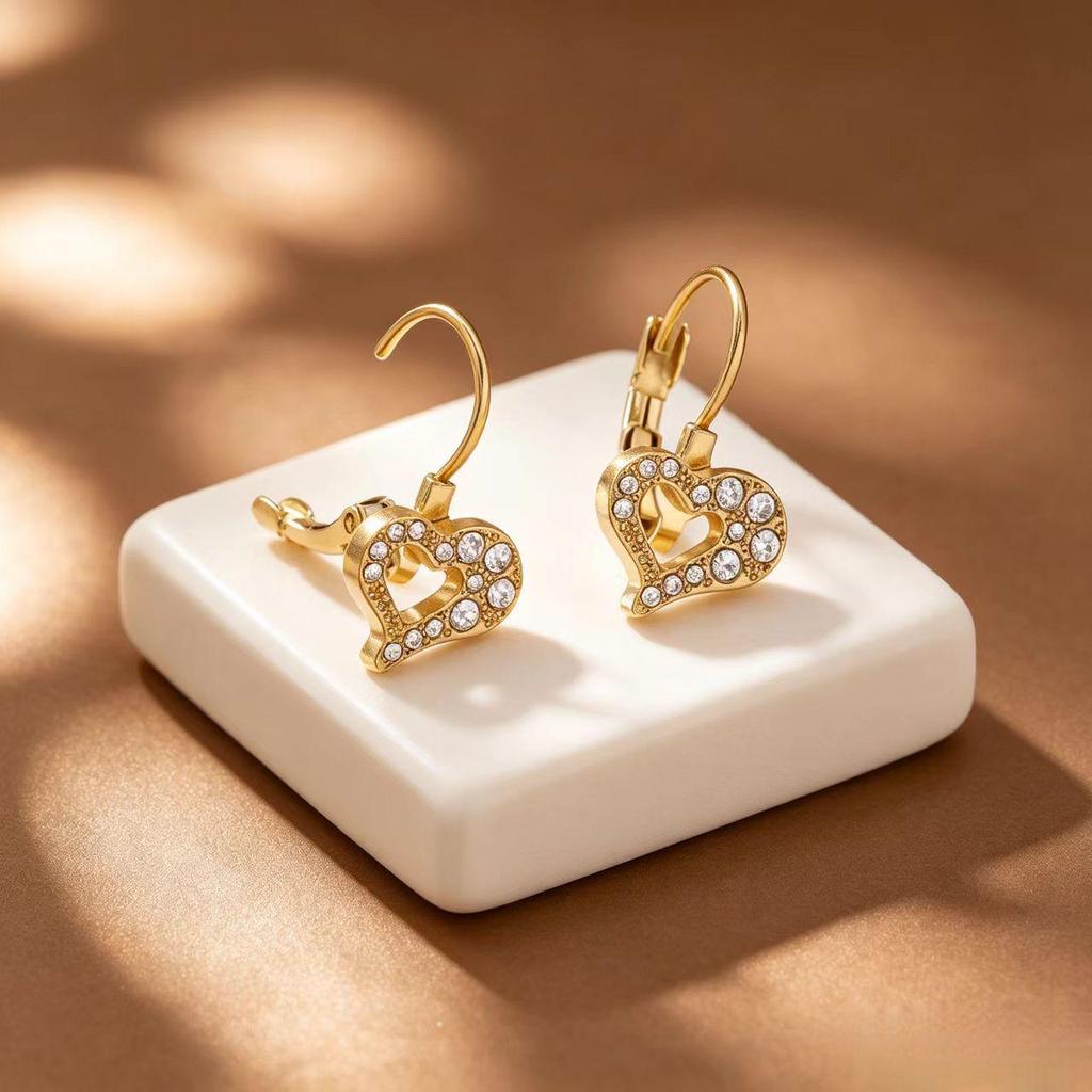 Versatile Retro Heart Hollow Gold-Plated Titanium Steel Diamond Earrings - Anti-Allergy