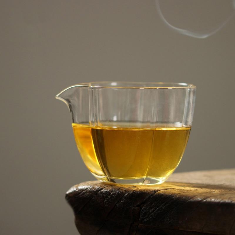 Thickened Glass Fair Cup High Temperature Resistant Transparent Fair Cup Flower Shape Even Cup Japanese Style Tea Divider