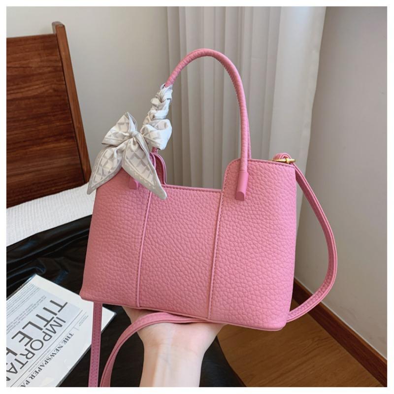 Today's popular bags are women's summer versatile new casual messenger bags and women's portable bucket bags.