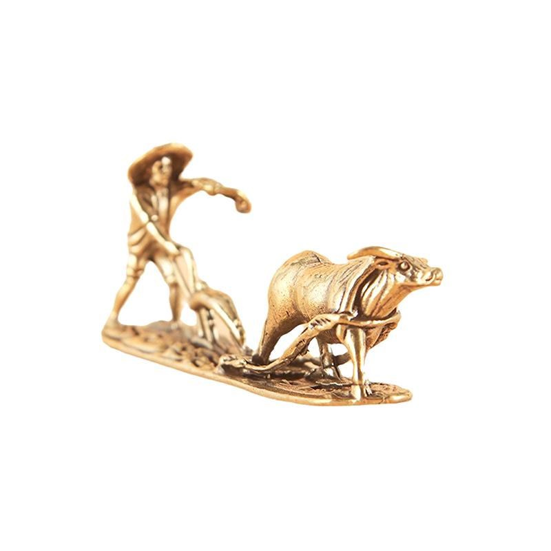 

.1 Piece Vintage Home Ornament Collection Of Tea Pet Brass Carving Handholds Metal Crafts Old Farmer And Cow Living Room Decor