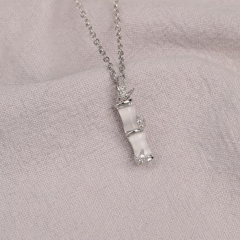 Titanium Steel Non-fading Necklace - European & American Style, Light Luxury, Versatile Korean Fashion, Perfect for Women and Girlfriend Gifts.