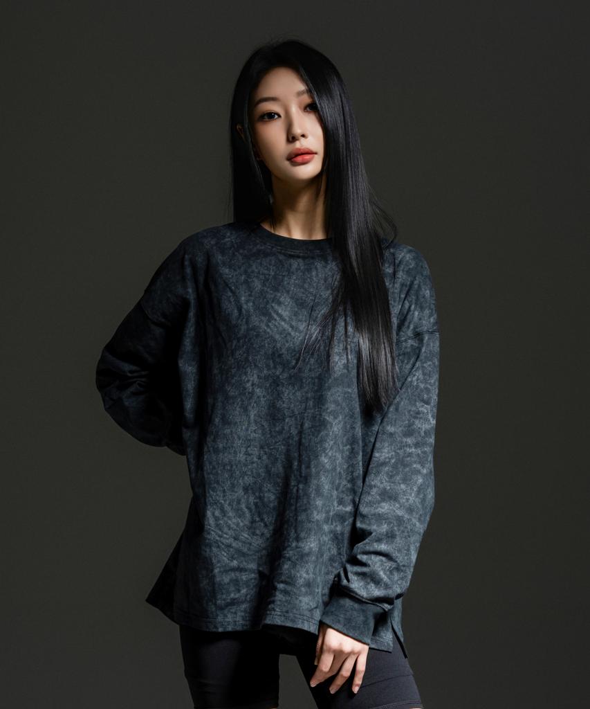 Eosendeo Pigment Cutout Lip Loose Fit Long Sleeve [Black]
