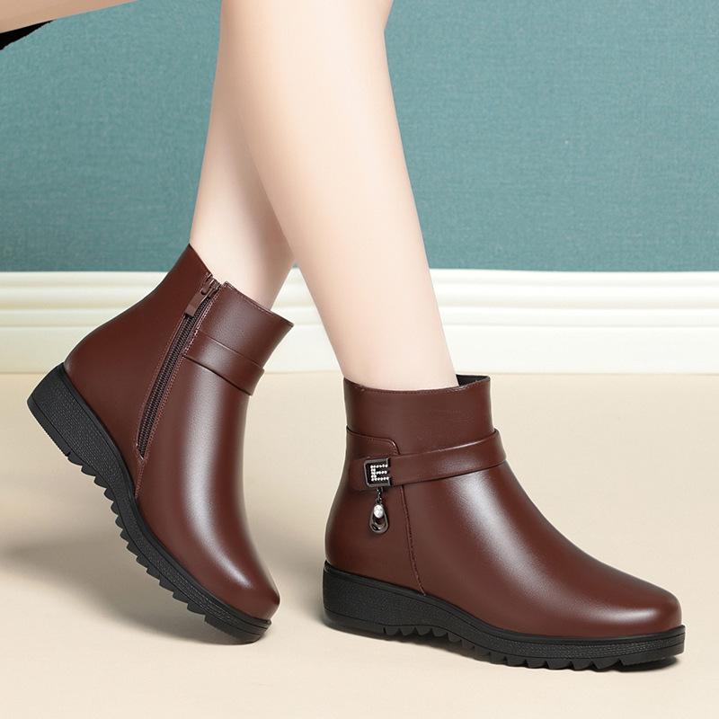 Mom Short Boots Autumn and Winter Shoes New Soft Leather Cotton Shoes Flat-soled Warm Boots Women's Velvet Leather Shoes and Elderly Women's Shoes