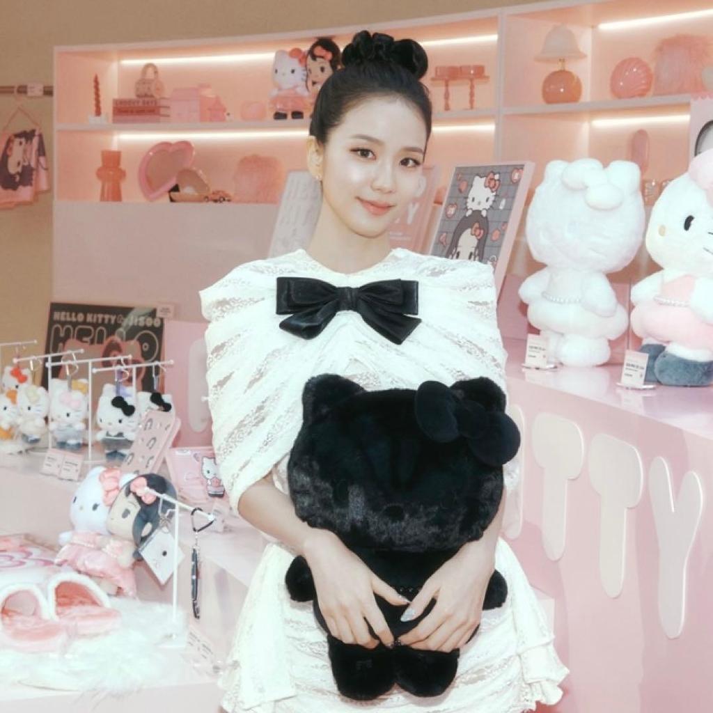 [USED] Korea Exclusive HELLO KITTY x JISOO 40cm Plush Toy